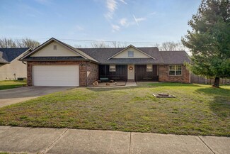 812 Fox Creek Rd, Willard, MO 65781