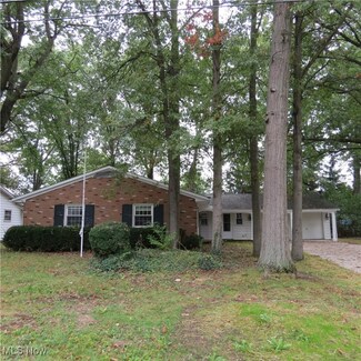 430 High Meadow Rd, Amherst, OH 44001