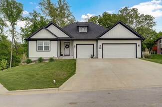 1611 E Hayloft Dr, Ozark, MO 65721