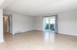 9533 University Ave Unit 3, Clive, IA 50325