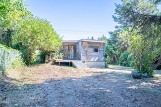 8655 SW Abalone St, South Beach, OR 97366