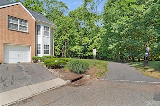 247 Hidden Woods Ct, Piscataway, NJ 08854
