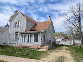314 W Chestnut St, Freeport, IL 61032