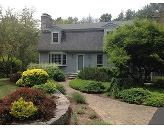 43 Feather Bed Ln, Rochester, MA 02770