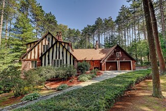 17 Georgiana Dr, Cumberland, RI 02864
