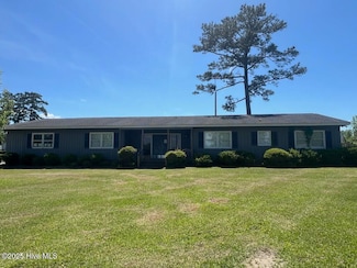 141 W Thomas Dr, Jacksonville, NC 28546
