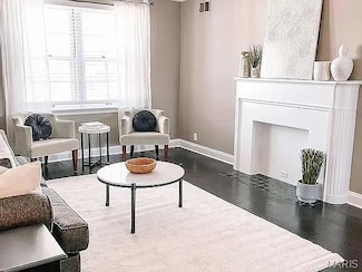 925 S Hanley Rd Unit F, Saint Louis, MO 63105