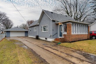 911 Hoyne St, Streator, IL 61364