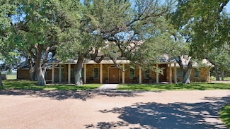 2802 W Wallace St, San Saba, TX 76877