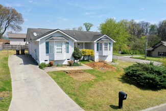 1040 Pleasant Knoll Ln, Knoxville, TN 37915