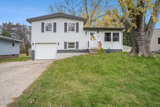 1902 Castle Ave, Norton Shores, MI 49441