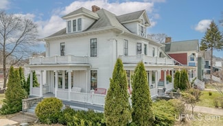 301 S 7th St, Escanaba, MI 49829