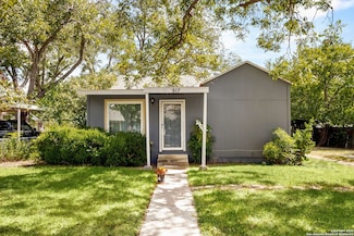 517 N Heideke St, Seguin, TX 78155