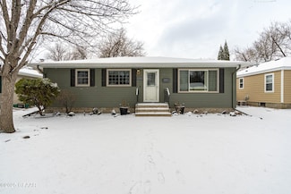 1719 9th Ave N, Grand Forks, ND 58203