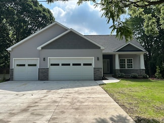 5966 E Sleepy Hollow Ln, East Lansing, MI 48823