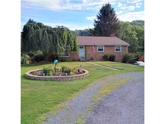 105 Clearview Dr, Evans City, PA 16033
