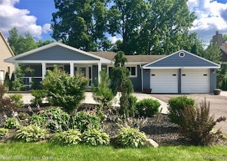 2185 Langham Dr, West Bloomfield, MI 48323