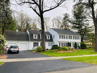 61 Salem Rd, Longmeadow, MA 01106