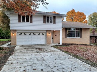 4501 Maple Hill Dr, Seven Hills, OH 44131