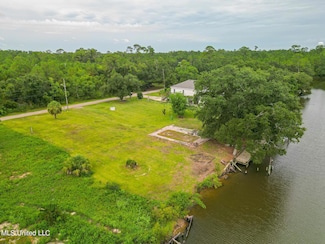128 Mimosa St, Pass Christian, MS 39571