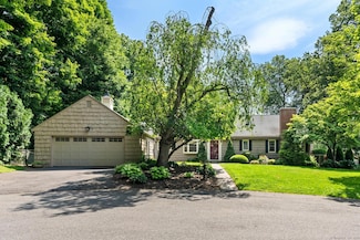 20 Flagstad Rd, West Hartford, CT 06107