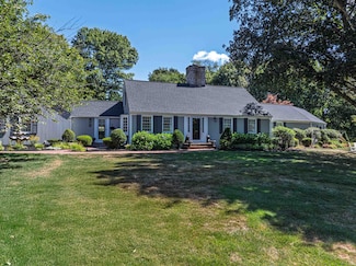 2 Shamrock Ln, Dover, NH 03820