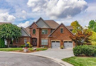 102 Crest Pointe Ln, Oak Ridge, TN 37830