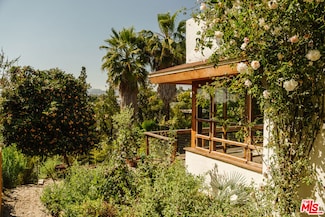 1711 Sargent Place, Los Angeles, CA 90026