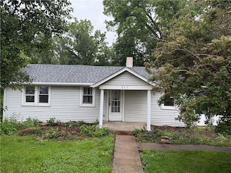 711 Trevillian Dr, Saint Joseph, MO 64507