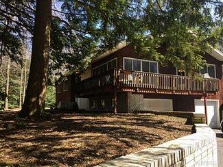 7900 Hywood Dr, Hamburg, NY 14075