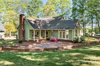 101 Blueberry Hill Dr, Statesville, NC 28625