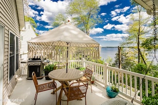 714 S Riverside Dr, Neptune, NJ 07753