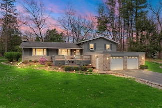 1854 Woodridge Cir, Valparaiso, IN 46383