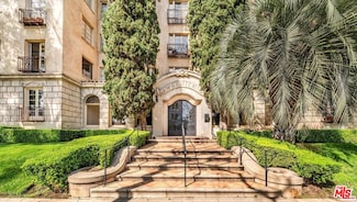 109 N Sycamore Ave Unit 304, Los Angeles, CA 90036