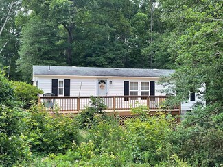 18 Sycamore Ct, Bracey, VA 23919