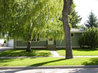 409 James Ave SE, East Grand Forks, MN 56721