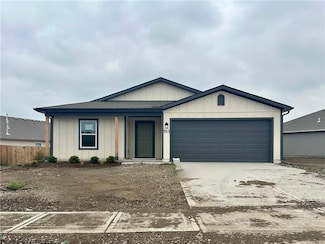 563 N Pecan St, Gardner, KS 66030