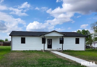 104 W Prairie St, Camp Point, IL 62320