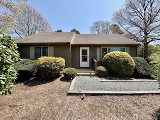 144 Sudbury Ln, Hyannis, MA 02601