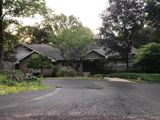 3285 Franks Ct, Byrnes Mill, MO 63051