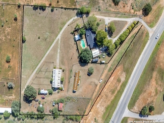 819 U S 87, Stockdale, TX 78160