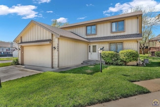 3000 SW Brush Creek Cir, Topeka, KS 66614