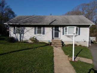 6 Bradley Ct, Fall River, MA 02720