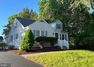 27 2nd St, Hopewell, NJ 08525