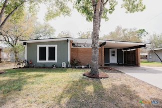 801 Fern Ln, Victoria, TX 77904