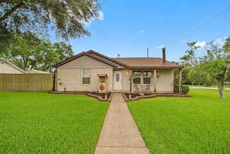 402 Spruce Lake Rd, Huffman, TX 77336