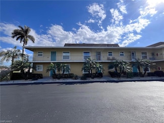 401 Charlemagne Blvd Unit 202, Naples, FL 34112