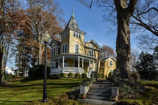 81 High St, Greenfield, MA 01301