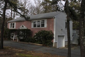 14 Thankful Ln, Cotuit, MA 02635
