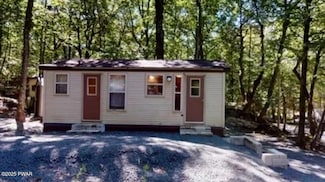 1103 Beaver Ln, Shohola, PA 18458